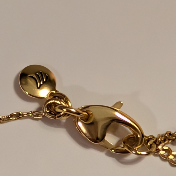 Madewell Elegant Gold Pendant Necklace - Picture 2 of 5